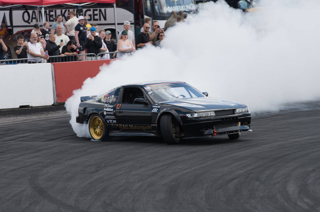 Archive representative 2026 drifting action; used to illustrate repeated heat load in drift competition. Photo by Duniti, Wikimedia Commons.
