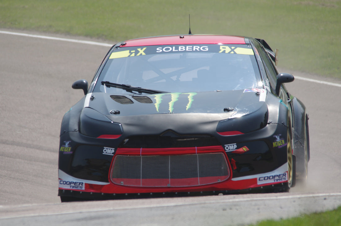 Petter Solberg’s black Citroën DS3 on the joker lap at Lydden Hill in 2016.