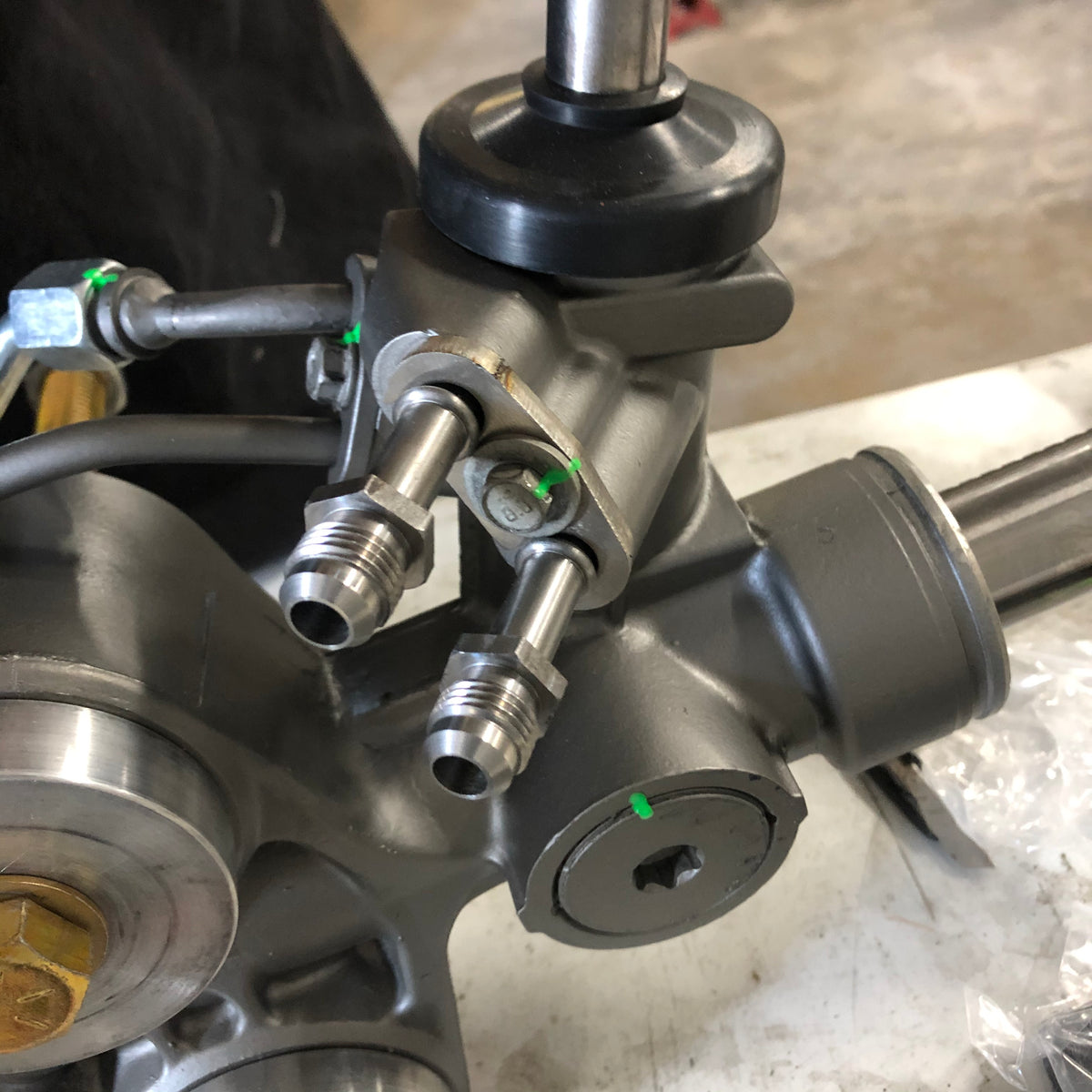 Izzy Fab 2007–2013 Silverado Steering Rack AN Line Adapter