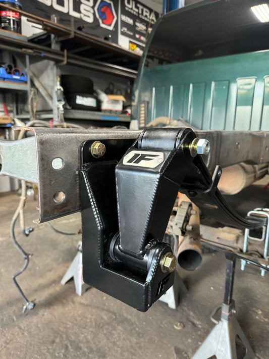 Izzy Fab 1999–2018 GM 1500 Hanger and Shackle Kit