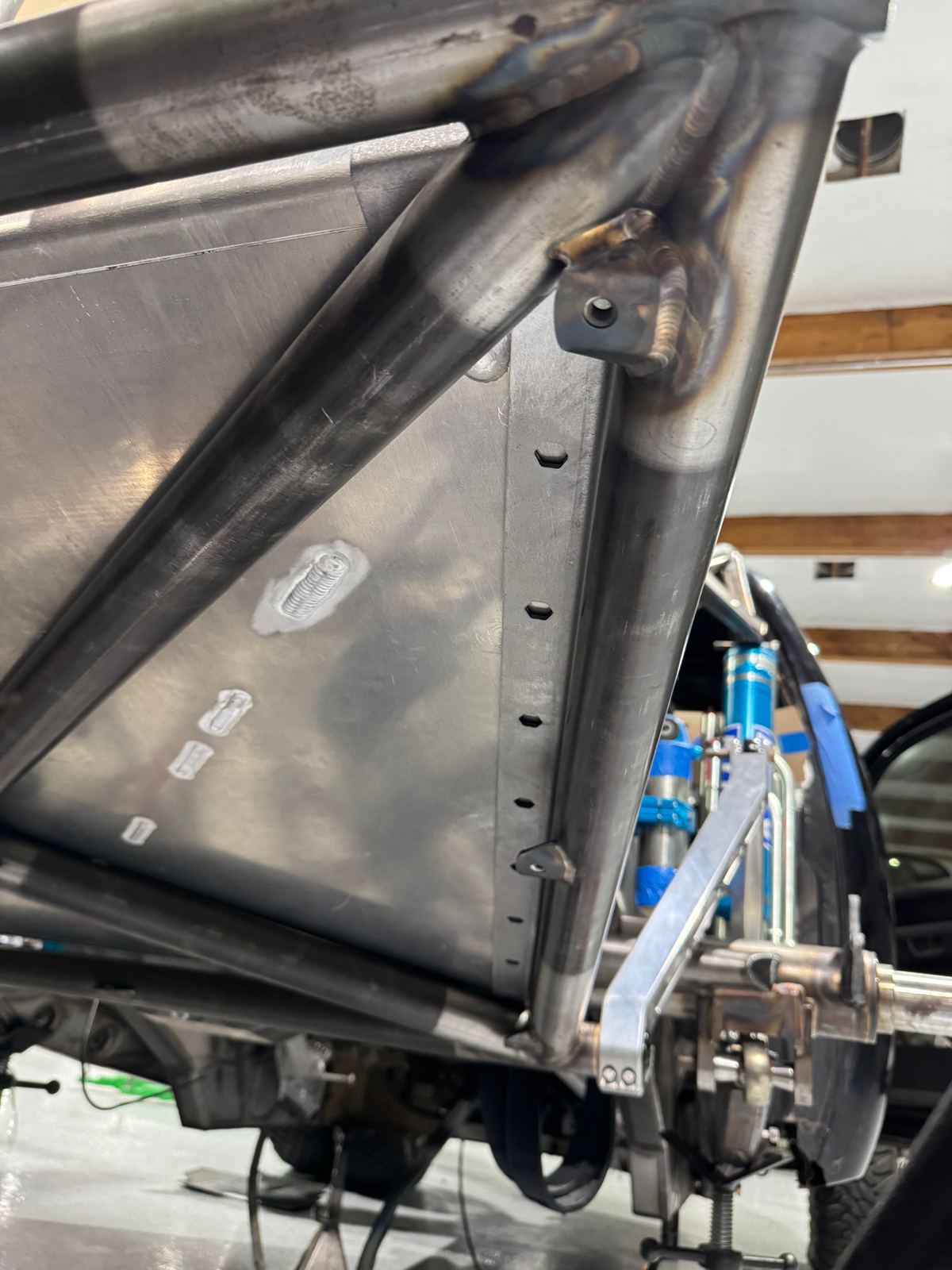 Izzy Fab back-half chassis — manufacturer detail