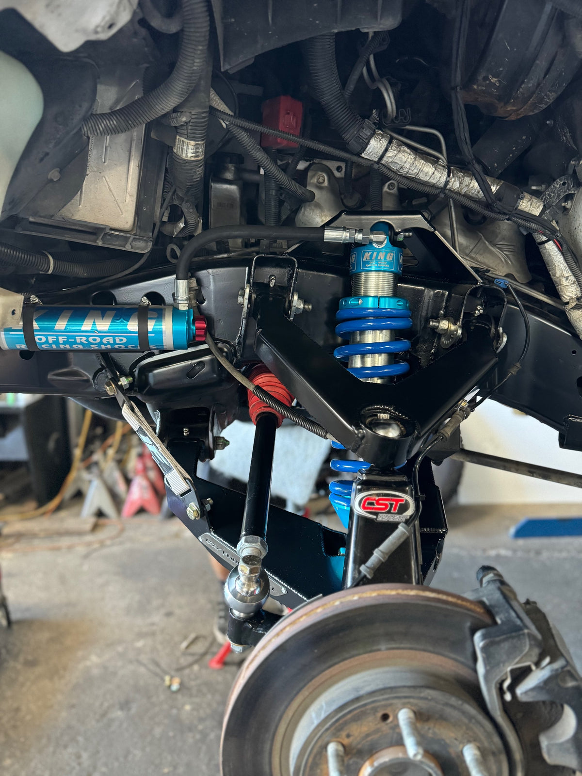 Izzy Fab 1999–2007 GM 1500 2WD Mid-Travel Kit with King Coilovers — manufacturer product gallery