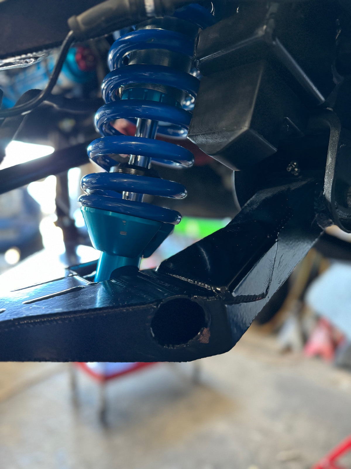 Izzy Fab 1999–2007 GM 1500 2WD Mid-Travel Kit with King Coilovers — manufacturer product gallery