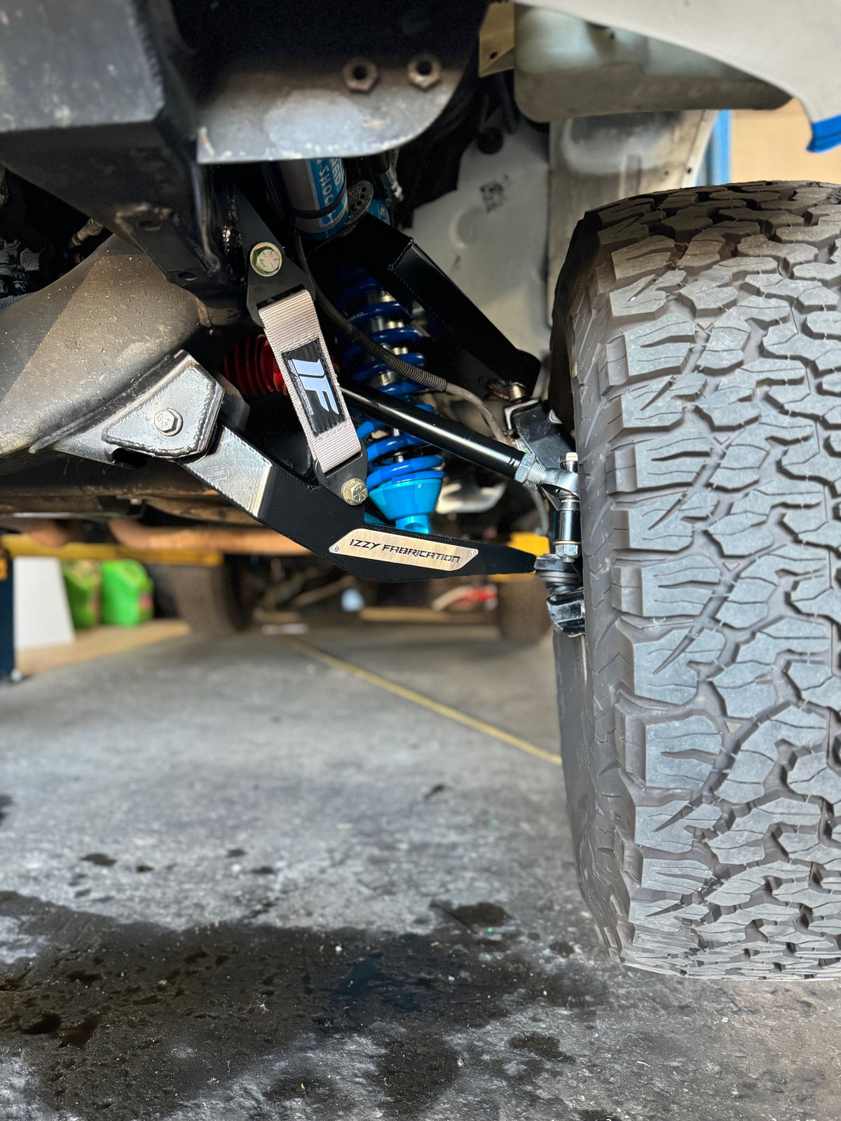 Izzy Fab 1999–2007 GM 1500 2WD Mid-Travel Kit with King Coilovers — manufacturer product gallery